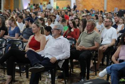 Segunda noite da grande final do IV Canta Cantu encerra o festival com emoção, solidariedade e olhar para o futuro em Laranjeiras do Sul